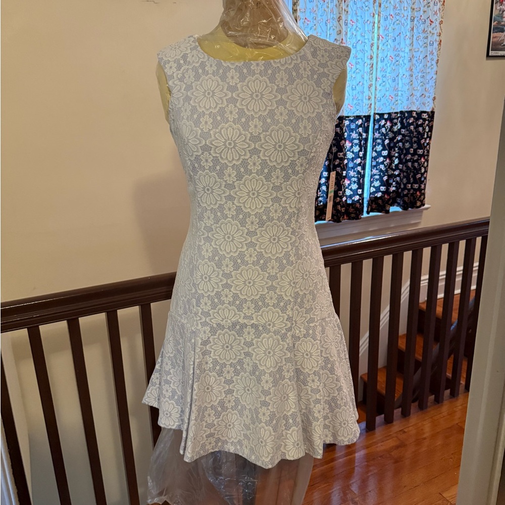Elegant White Floral Lace Dress by Nannette Lepore, New w/ tags, Size 8